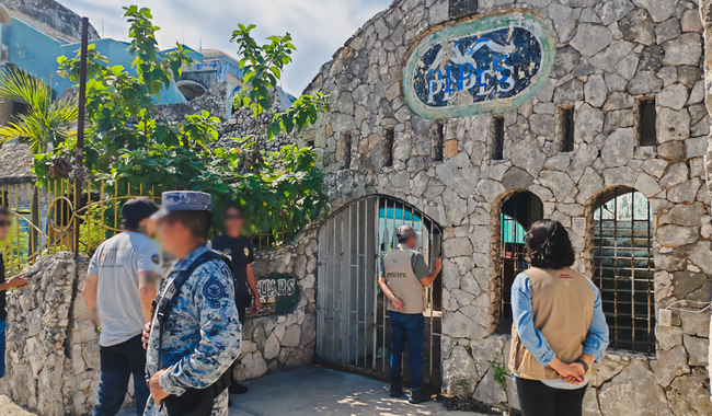 La manifestación a favor de Pepe Tigre en Cancún se realizó frente a su antiguo restaurante en la Zona Hotelera.