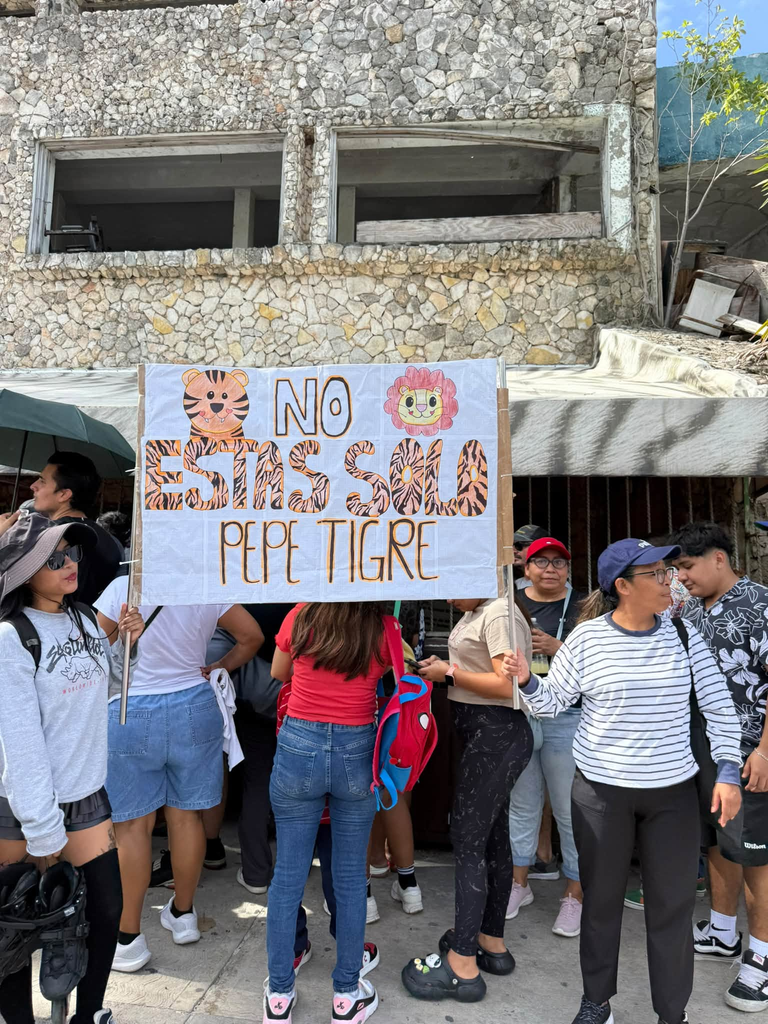 La manifestación a favor de Pepe Tigre en Cancún se realizó frente a su antiguo restaurante en la Zona Hotelera.