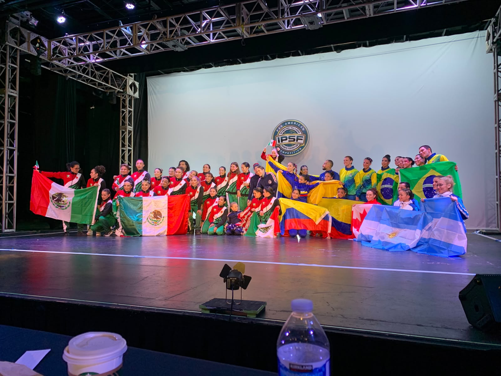 Ramona Zakharova, campeona en danza aérea, busca patrocinio para competir en el Mundial en República Checa.