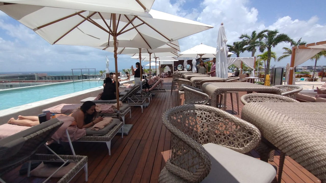 Hoteleros de Playa del Carmen rechazan el aumento al Derecho de No Residente en Quintana Roo.
