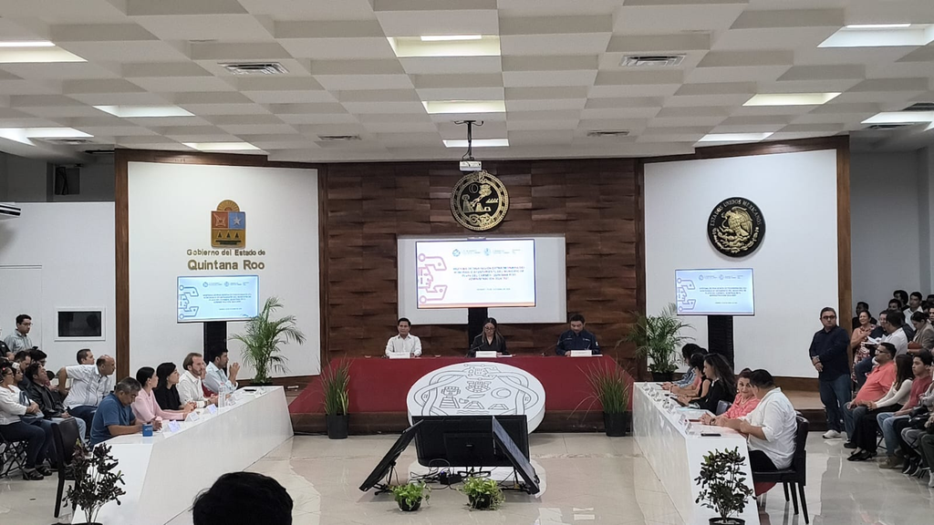 Juan Arena, nuevo alcalde de Puerto Aventuras, durante la sesión extraordinaria del Cabildo.