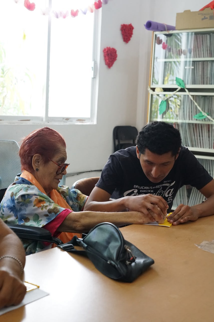 Así son los talleres gratuitos de Braille en Playa del Carmen, impartidos en la Biblioteca "Jaime Torres Bodet".