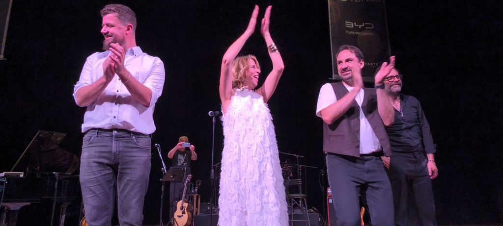 Sole Giménez cerró los conciertos del Playa del Carmen Jazz Fest 2026 en el Teatro de la Ciudad.
