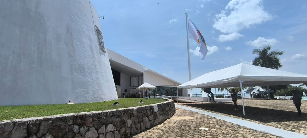 Autoridades estatales conmemoraron el 52 aniversario de Quintana Roo como Estado Libre y Soberano.