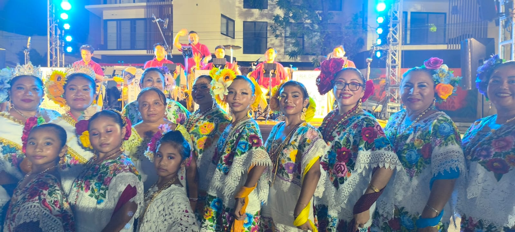 El grupo “Ka’a sijil” enseña jarana a niños y jóvenes descendientes de familias mayas en Tulum.