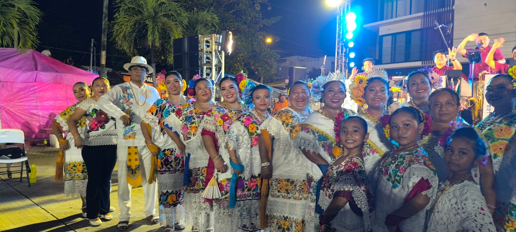 El grupo “Ka’a sijil” enseña jarana a niños y jóvenes descendientes de familias mayas en Tulum.