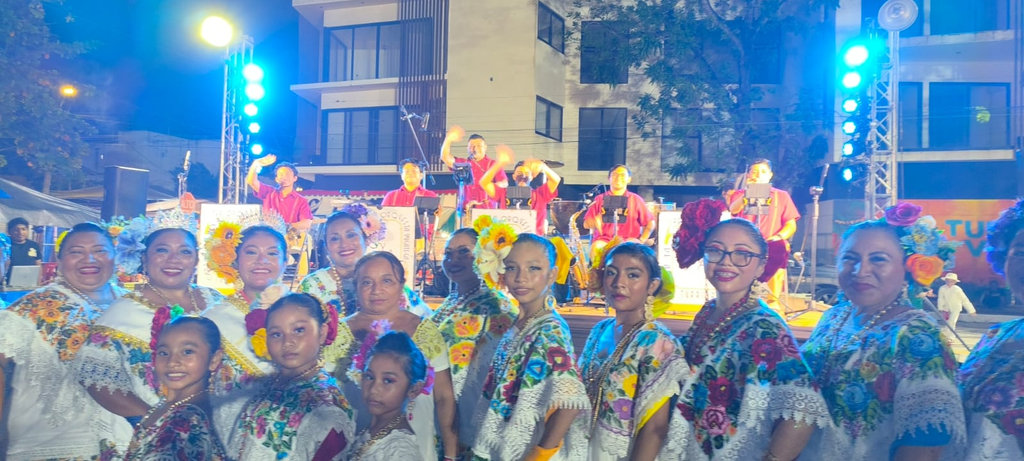 El grupo “Ka’a sijil” enseña jarana a niños y jóvenes descendientes de familias mayas en Tulum.