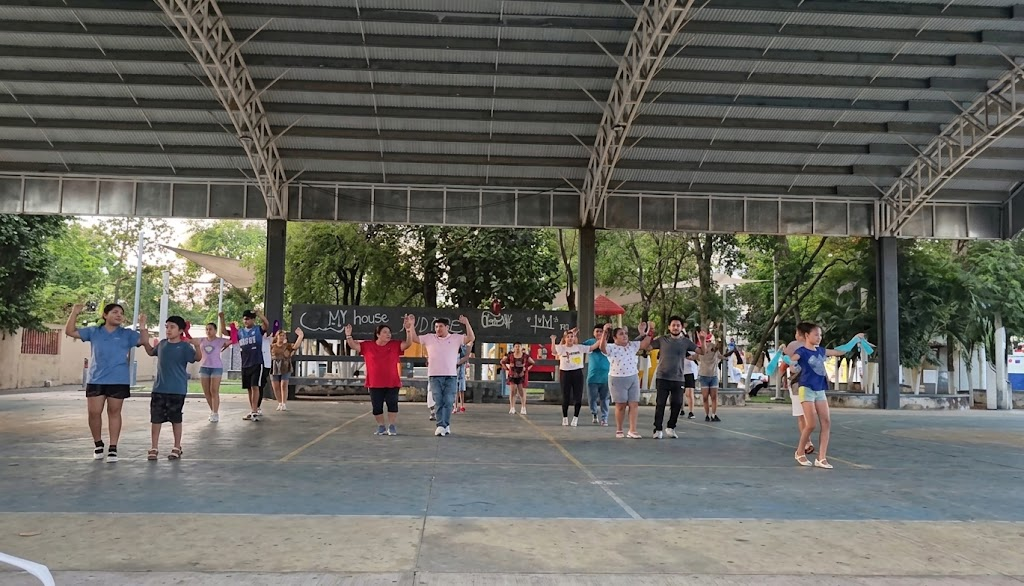 El grupo “Ka’a sijil” enseña jarana a niños y jóvenes descendientes de familias mayas en Tulum.